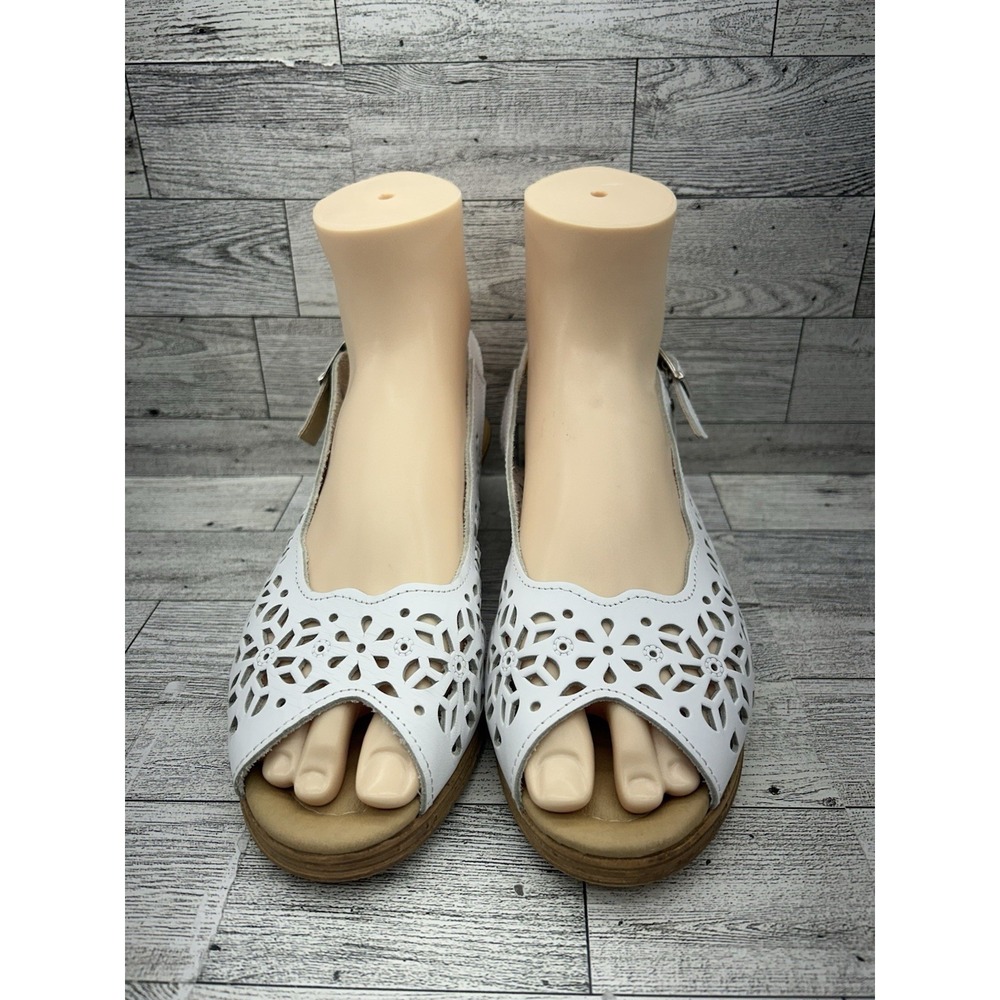 Spring‎ Step Footsie Slingback Sandals Womens Sz 8 White Leather Laser Cut Shoes